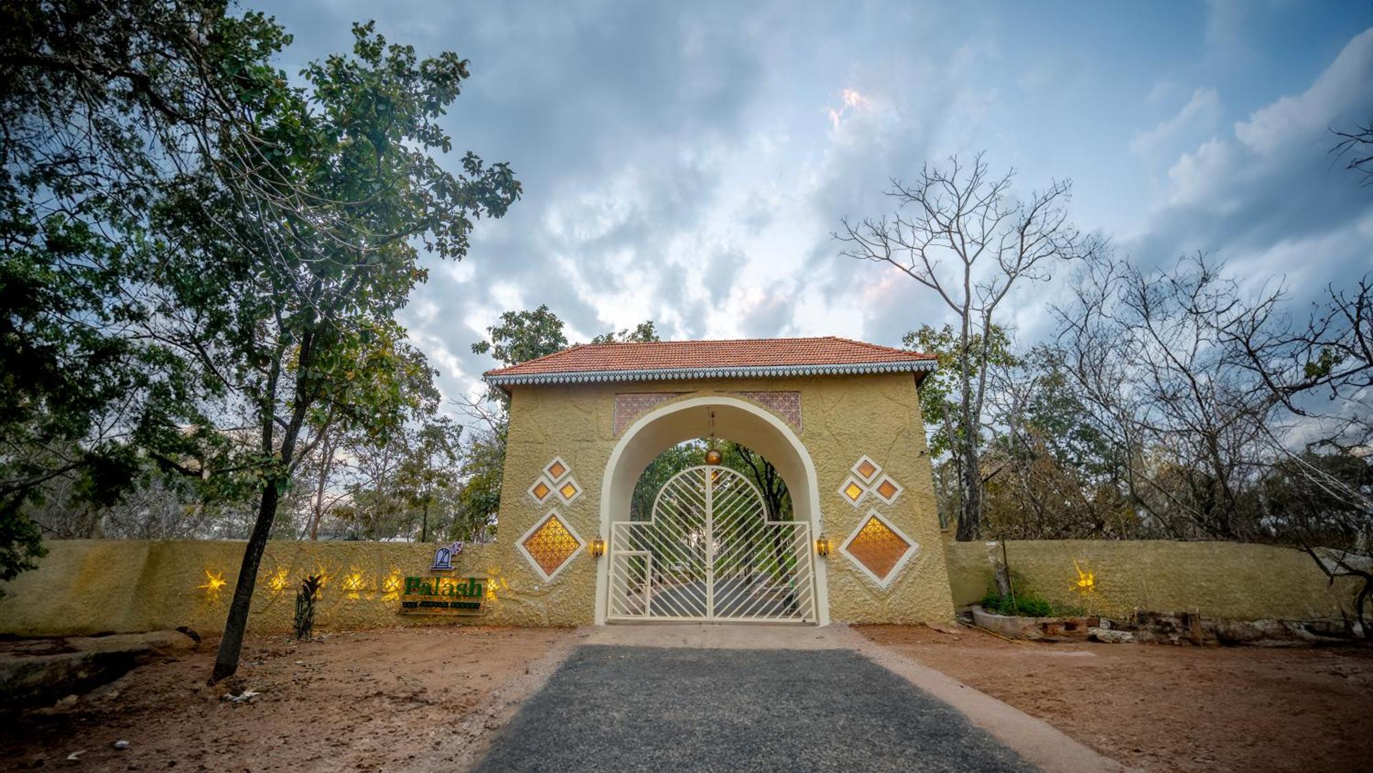 Gondia Palash The Jungle Resort מראה חיצוני תמונה